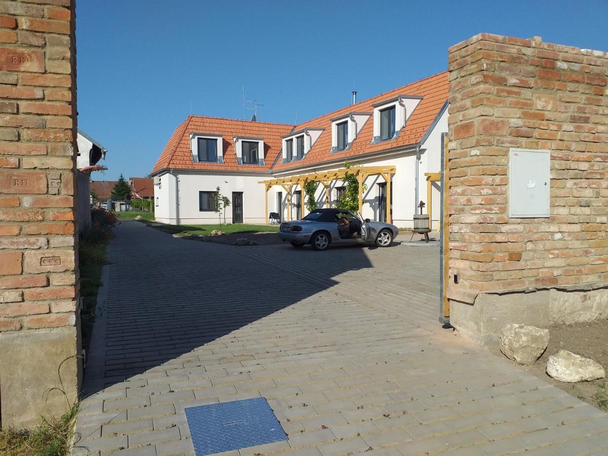 Vila Vlastovka Bulhary Exterior photo